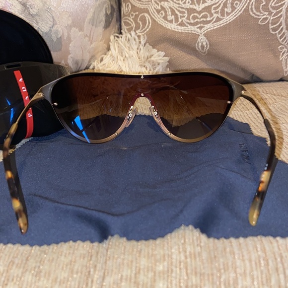 🌹♣️🌹NWOT PRADA Gold Polarized Sunglasses - Picture 7 of 16